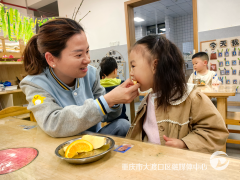 <b>子就自动靠正在教员身上睡着了</b>